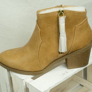 Soda Rowley Blond Ankle Booties